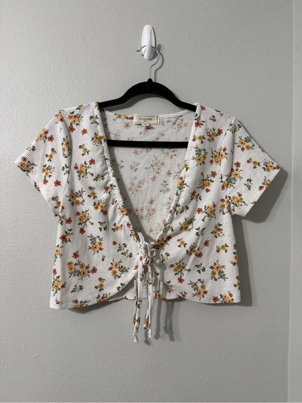 No Comment NY LA White Floral Tie-Front Crop Top with Yellow & Rust Flowers XL